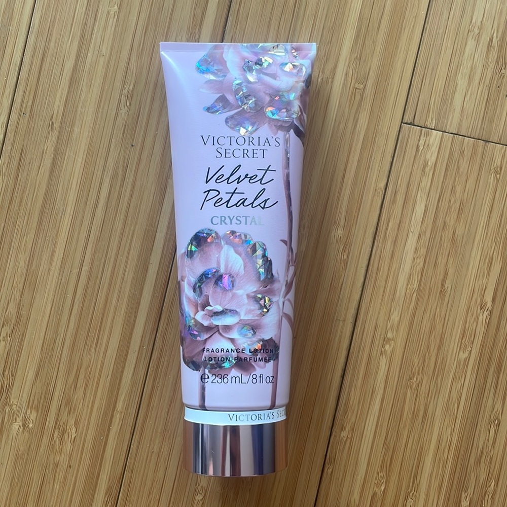 Victoria’s Secret - velvet petals lotion - 8 oz